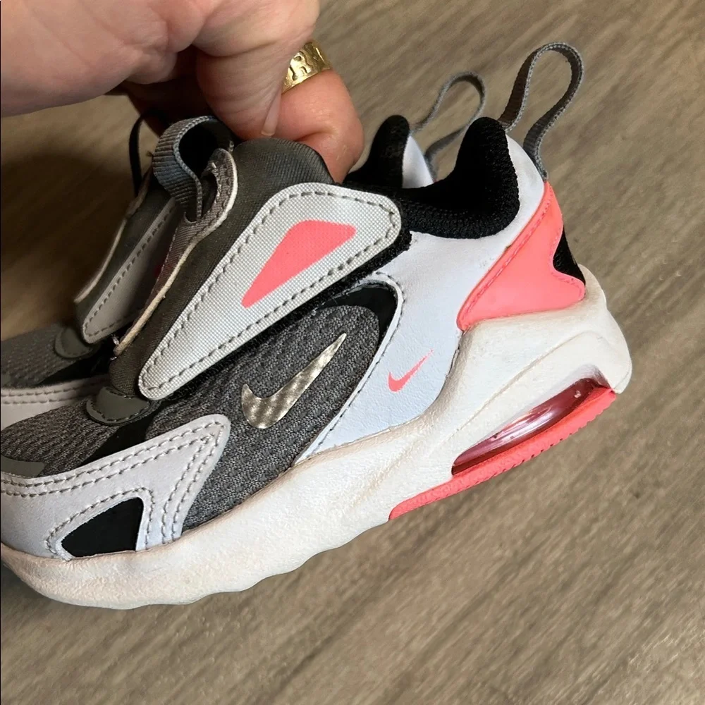 Nike Kids' Gray & Pink Hook-and-Loop Sneakers